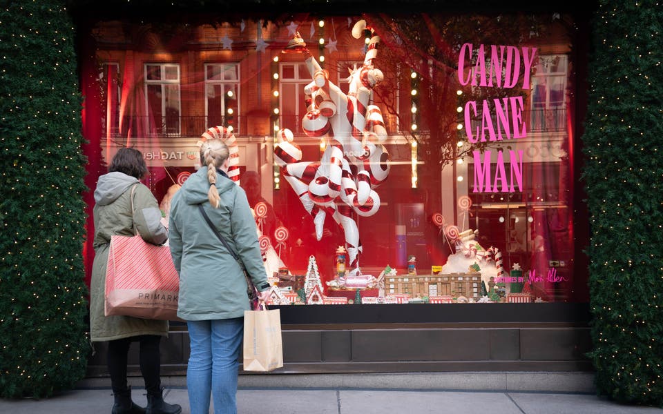 Cautious consumers delay Christmas spending