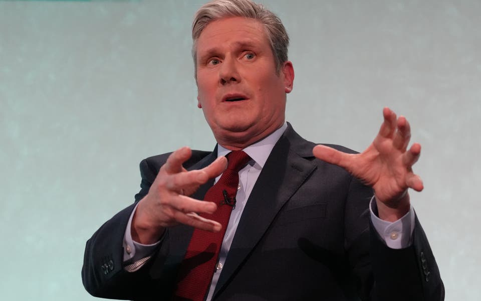 Labour’s £28bn green plans subject to fiscal rules, says Starmer