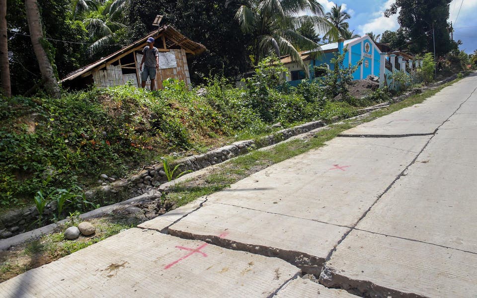 Tsunami warning issued for Philippines after 7.5 magnitude quake strikes 