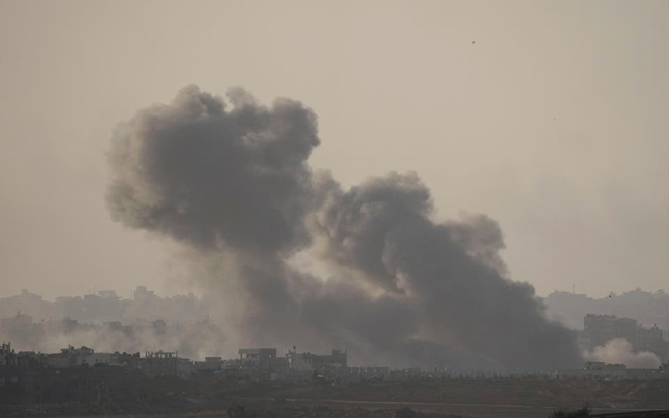 Israel bombards Gaza as humanitarian crisis reaches 'breaking point'